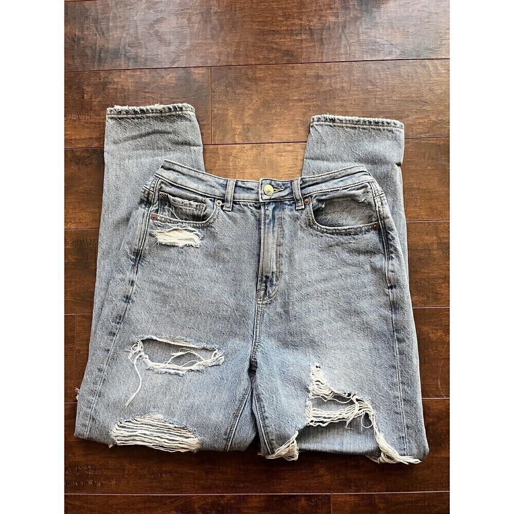 American Eagle Highest Rise Mom Jean Distressed Light Wash Size 2